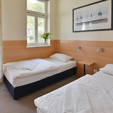 Ferienwohnung-6-mit-sauna-wlan-6-pers-sellin-auf-ruegen-villa-celia-200-m-vom-strand-entfernt Apartment